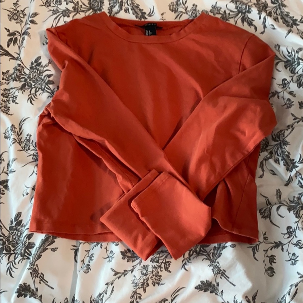 Cropped long sleeve T-shirt